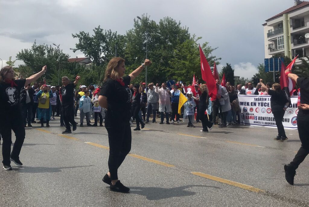 Denizli’de 1 Mayıs Yağmura Rağmen Coşkuyla Kutlandı... 
