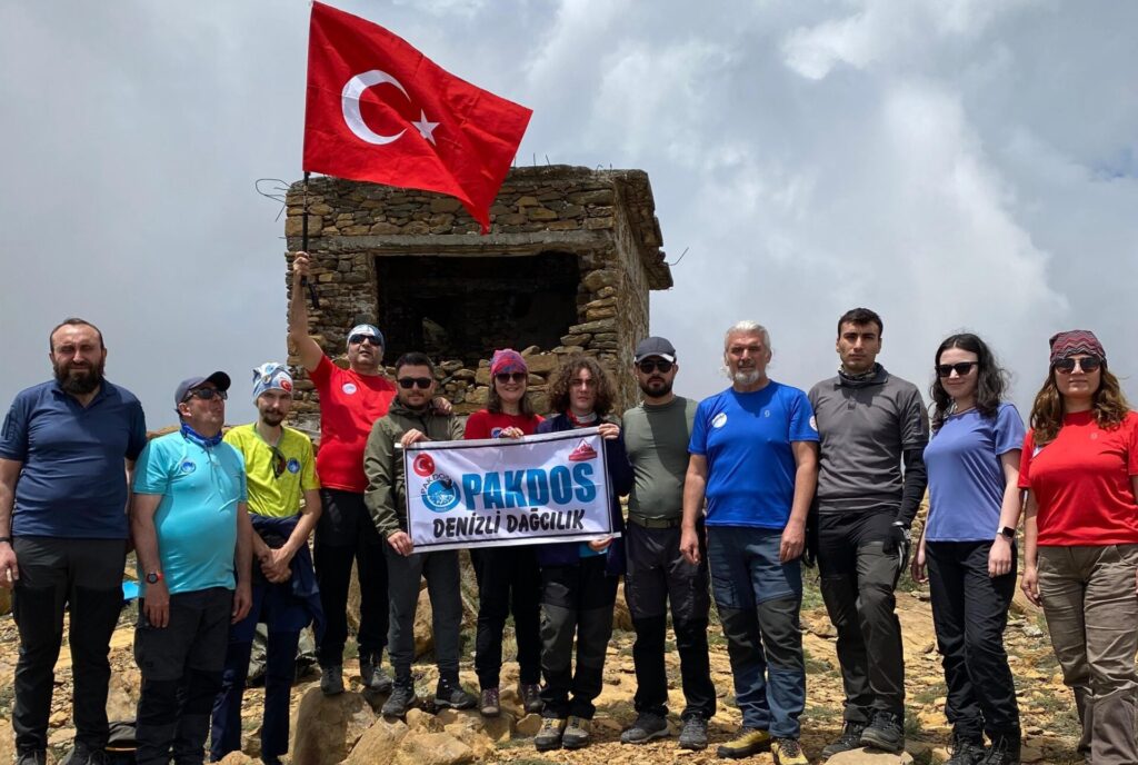 Denizli’de Dağcılar Sandras Dağı’nda Türk Bayrağı Dalgalandırdı... 