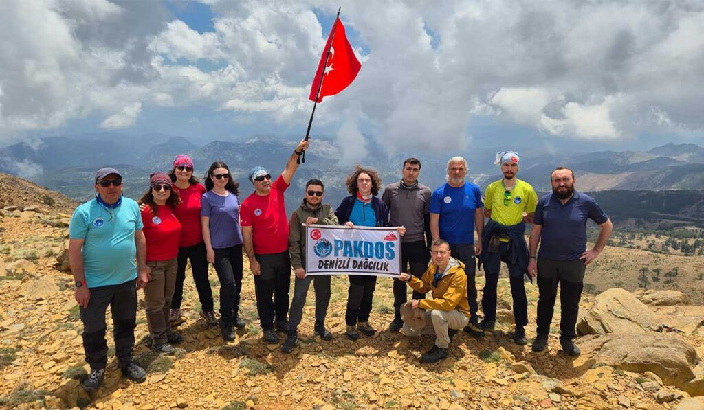 Denizli’de Dağcılar Sandras Dağı’nda Türk Bayrağı Dalgalandırdı...