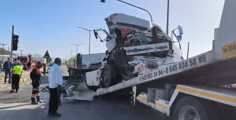 Denizli’de Korkutan Kaza Yaralılar Var... 