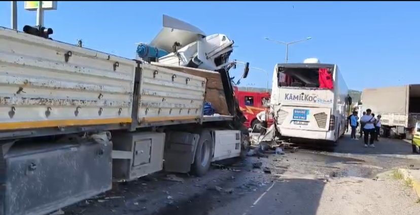 Denizli’de Korkutan Kaza Yaralılar Var...