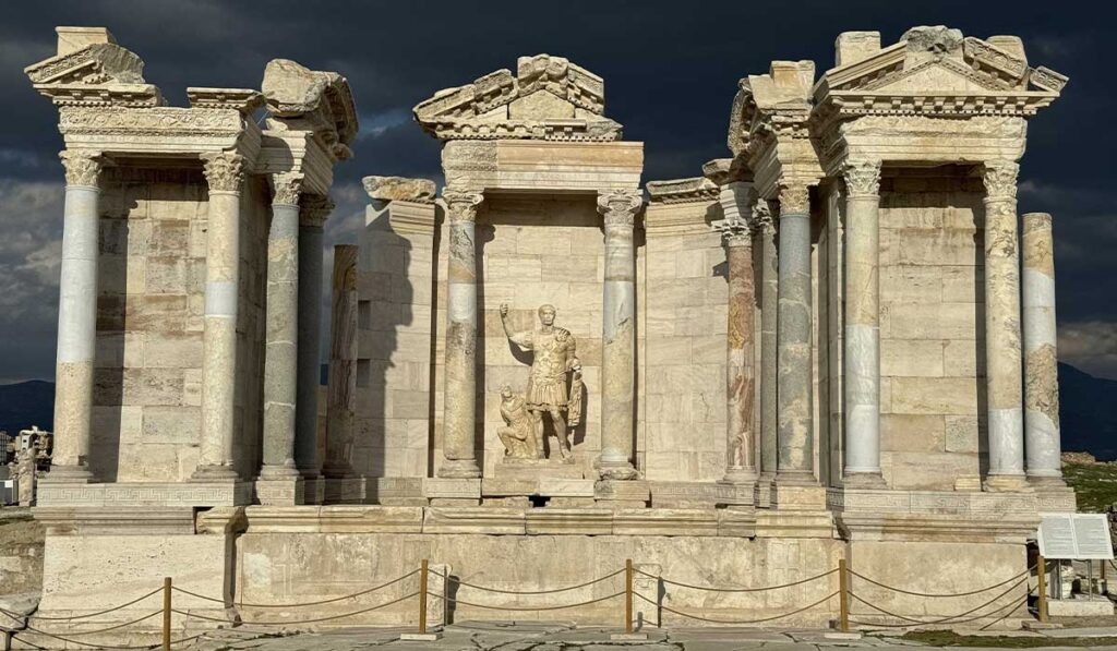 İş Bankası Laodikeia ve Tripolis Kazılarına 5 yıl Destek Verecek...
