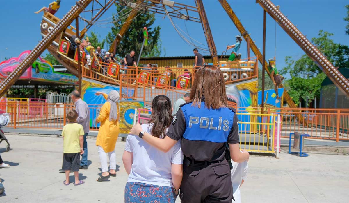 Denizli Polisi Özel Çocukları Lunaparkta Sevindirdi… 