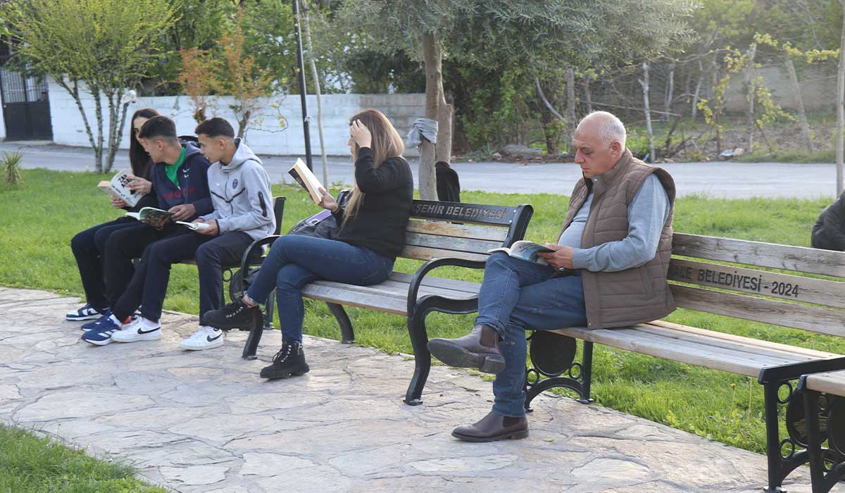 Denizli’de Muhtar Mahallesini Kitapla Buluşturdu… 