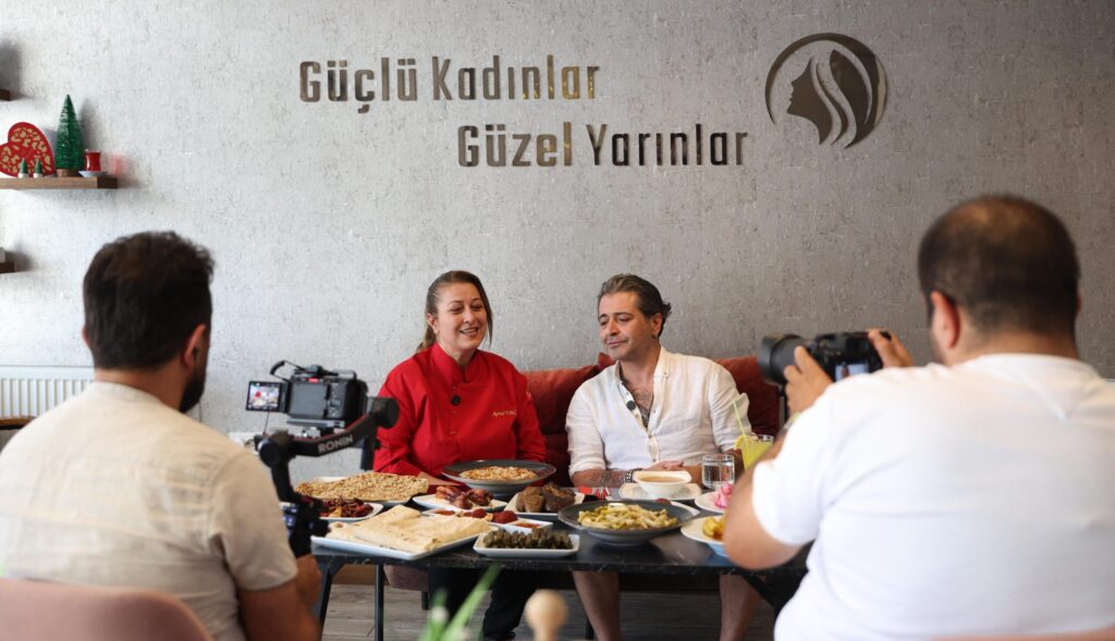Ünlü Şef Hazer Amani Denizli Yemeklerini Tattı... 