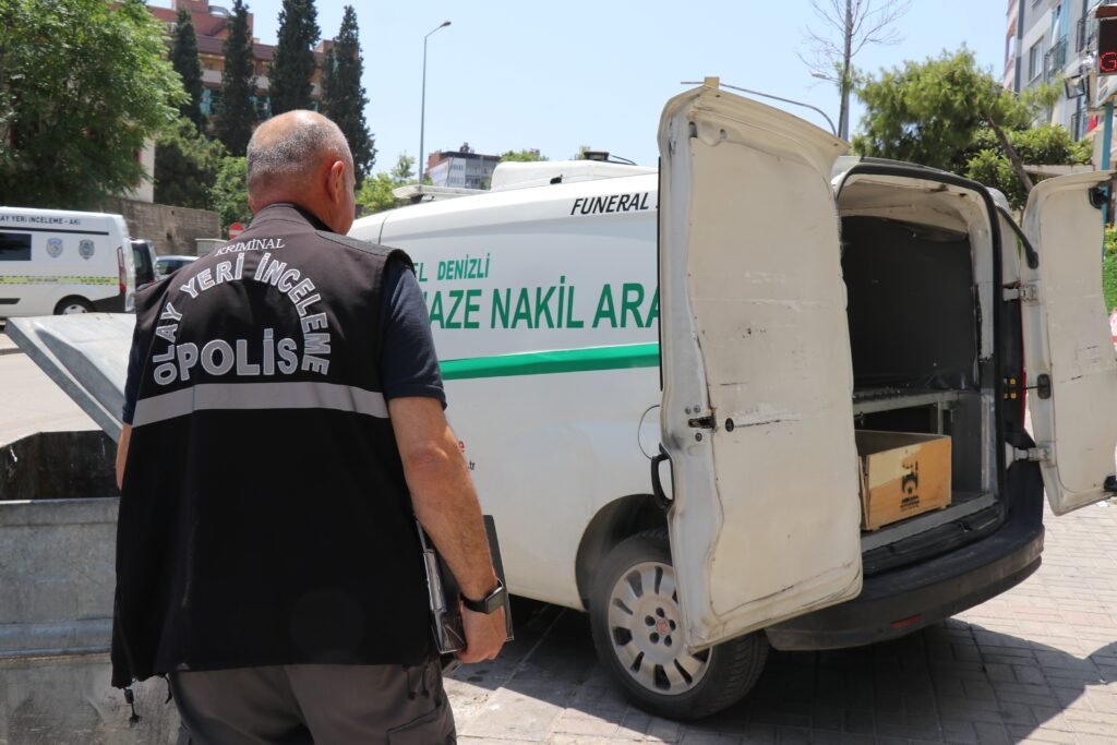 Denizli'de Kliniğine Gitmeyen Doktor Evinde Ölü Bulundu...