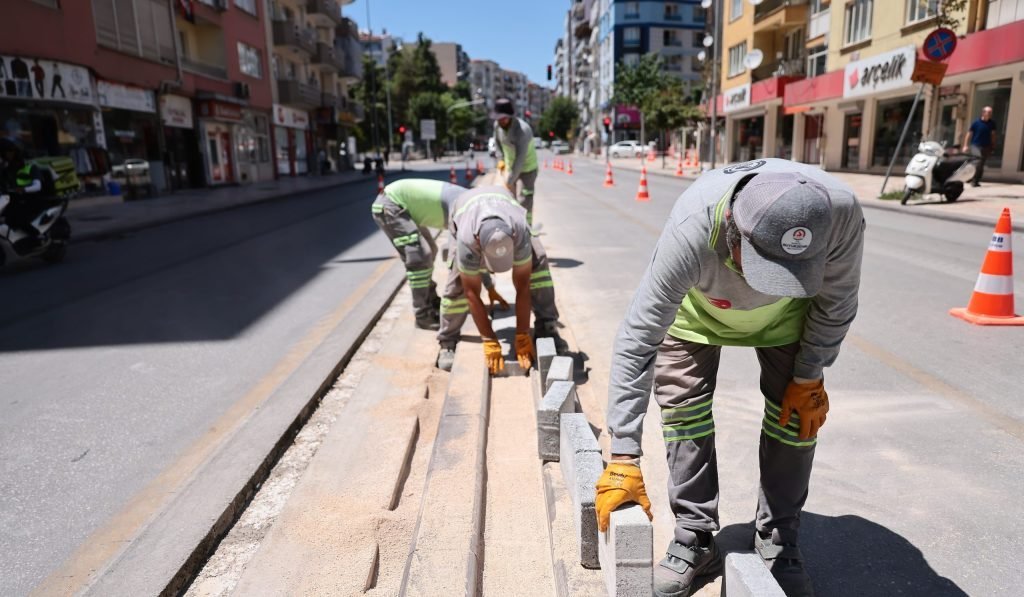 Başkan Çavuşoğlu İstiklal Caddesi’ndeki Çalışmaları Yerinde İnceledi... 