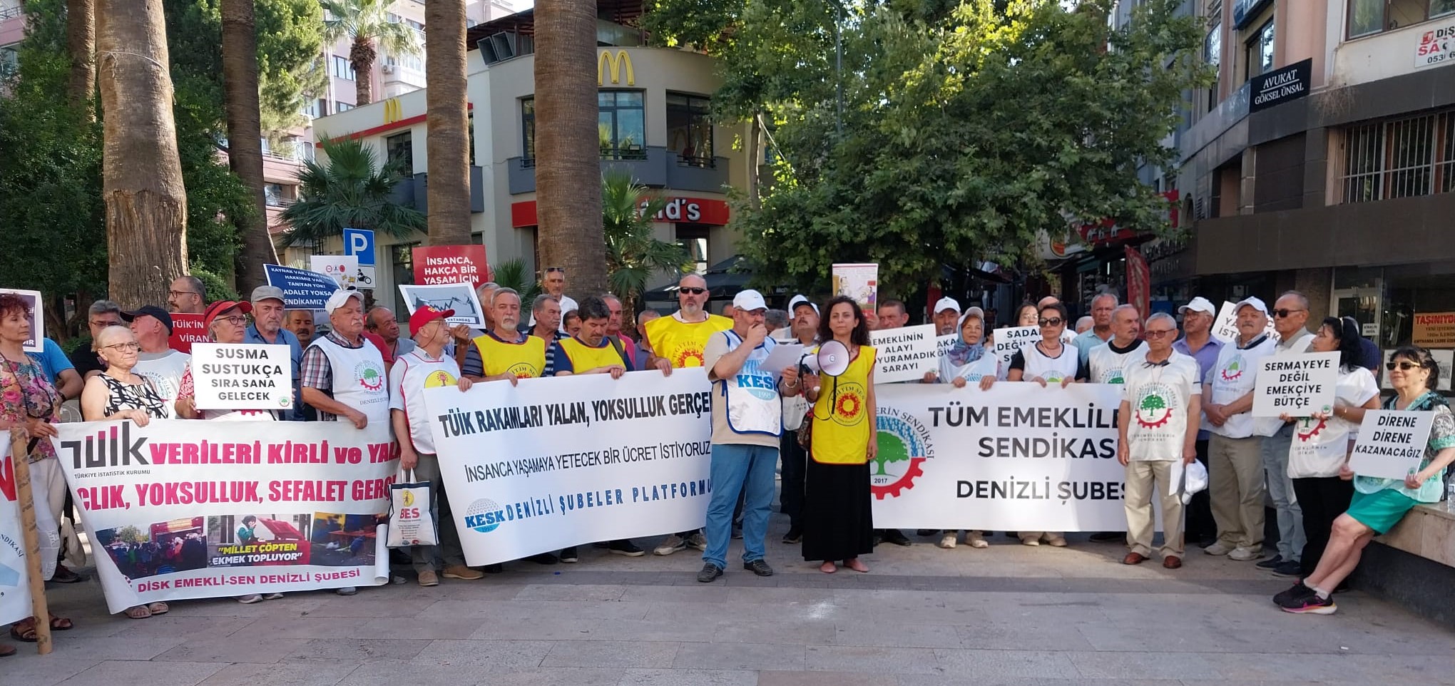 Denizli’de Emekliler: Bize Kulaklarınızı Tıkamayın… 