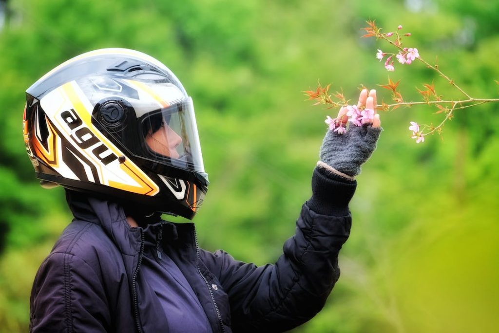 Kask Yazın Rahatsız Edebilir Ama Can Kaybını Önlüyor… 