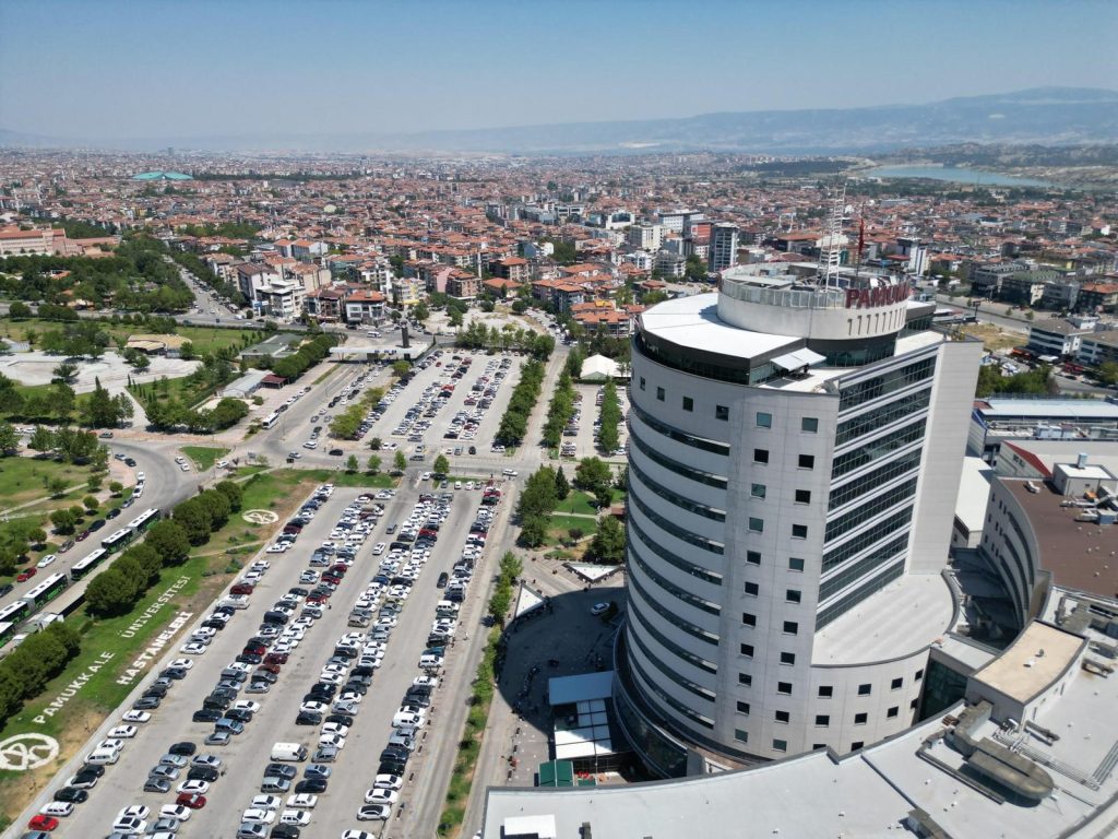 PAÜ Hastanesi’nde Camlar İlk Kez Drone ile Temizlendi...