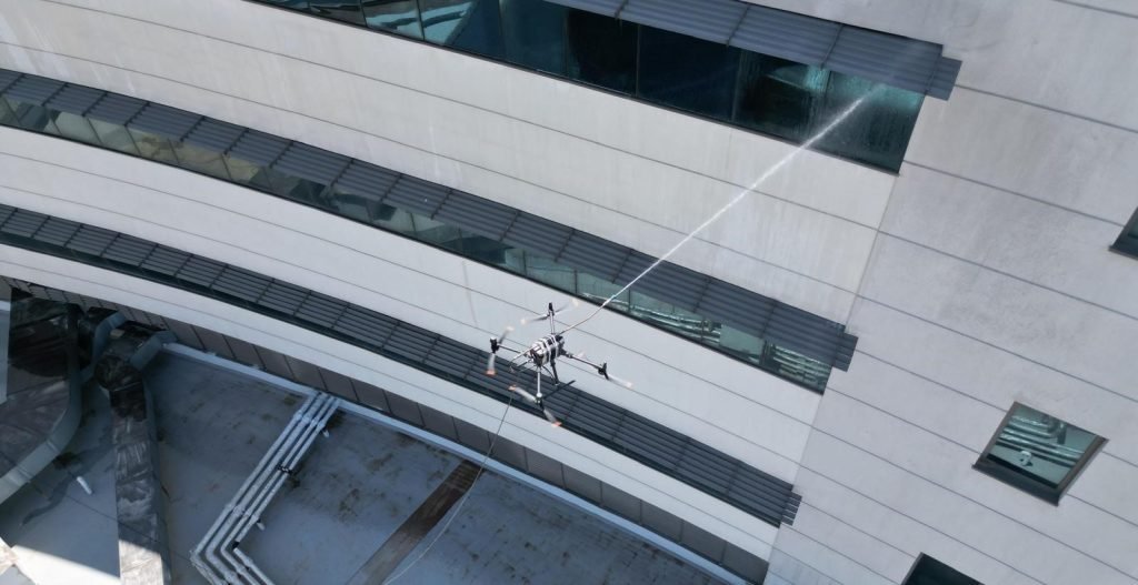 PAÜ Hastanesi’nde Camlar İlk Kez Drone ile Temizlendi...