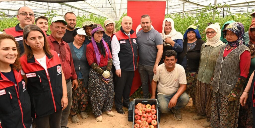 Vali Coşkun Acıpayam’da Sera Hasadına Katıldı...