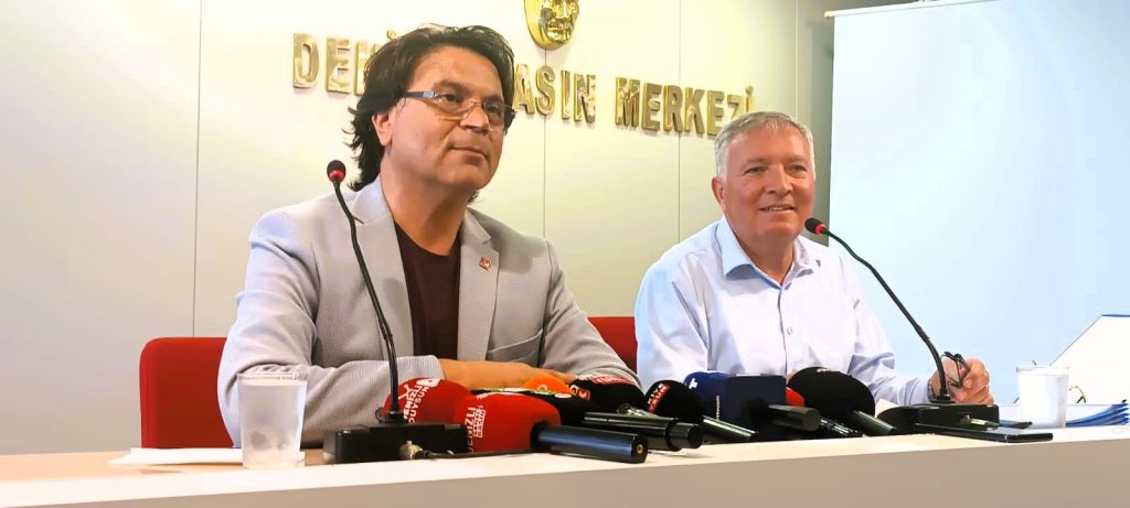 Başkanın, 'Ben Teslim Aldım' Dediği Seçim Malzemesini, Belediye Görevlileri İmza Karşılığında Teslim Almış...