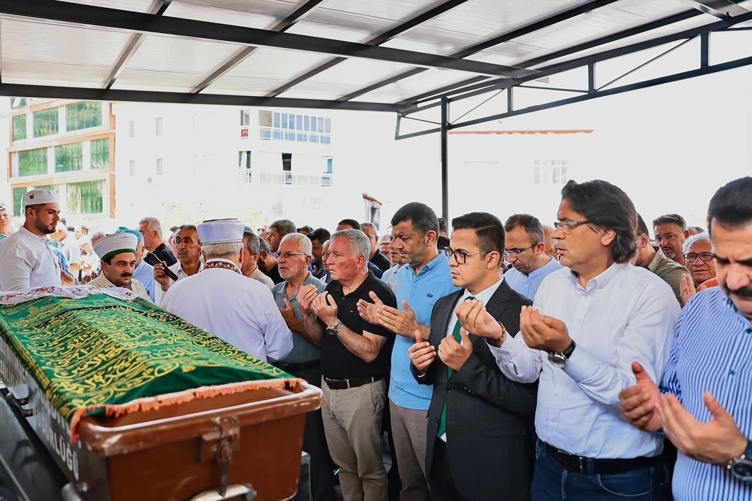 Başkan Kepenek, Annesini Son Yolculuğuna Uğurladı…