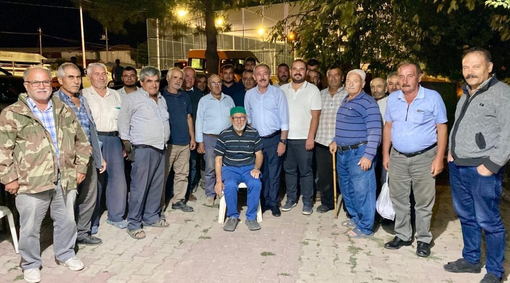 Denizli Milletvekili Şahin Tin Tarlada Tütün Kırdı...