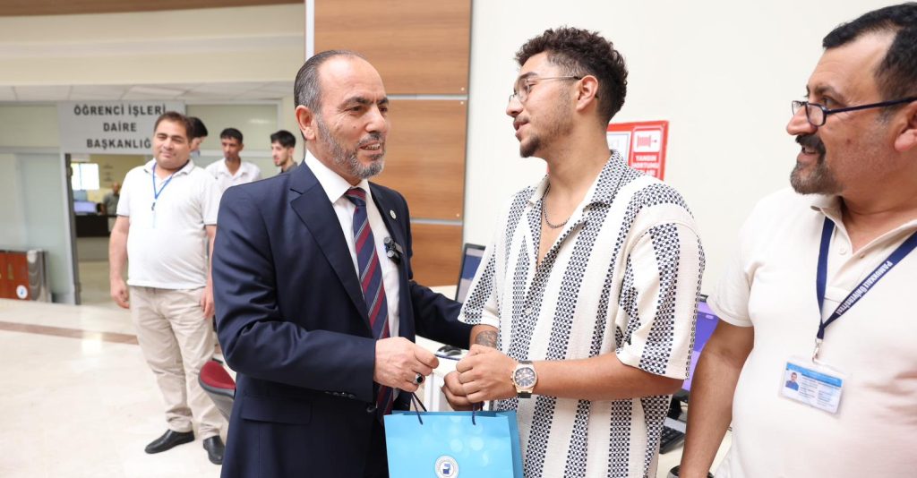 Rektör Güngör PAÜ Ailesine Katılan Öğrencilerle Tanıştı... 