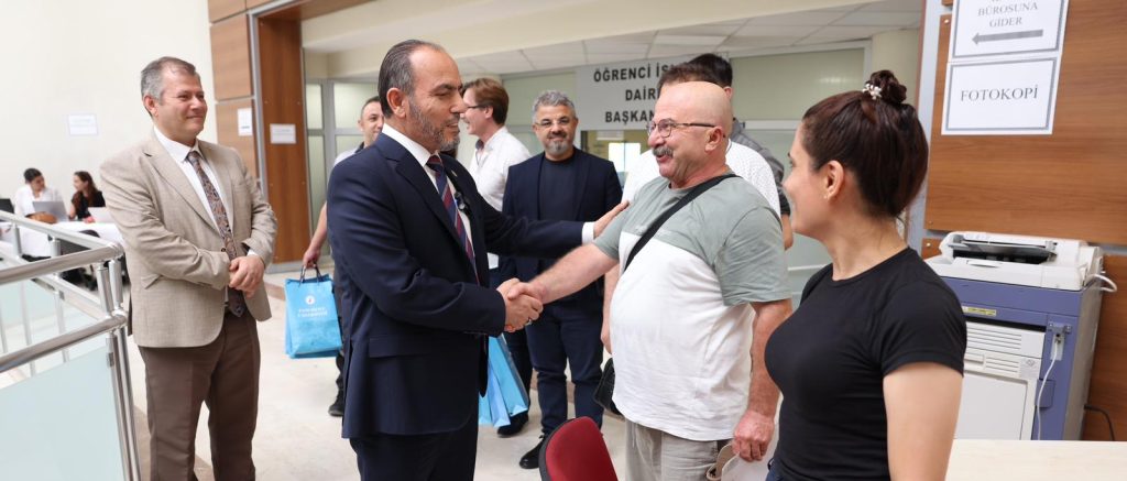 Rektör Güngör PAÜ Ailesine Katılan Öğrencilerle Tanıştı... 