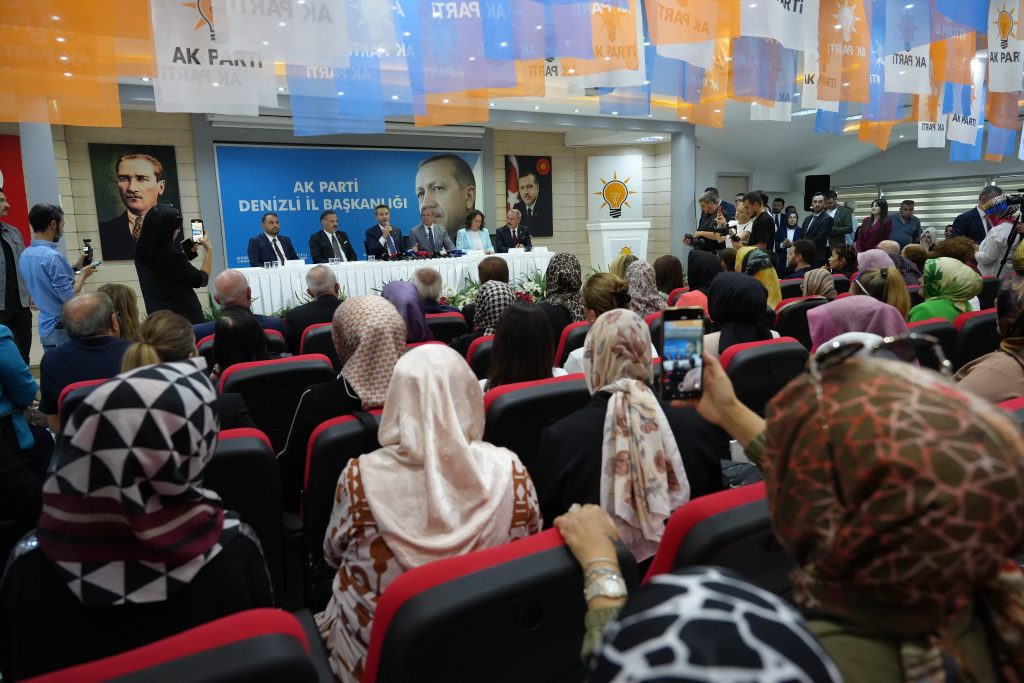 Denizli'de Konuşan Bakan Bayraktar: AK Parti Olarak Her Daim Sahadayız...