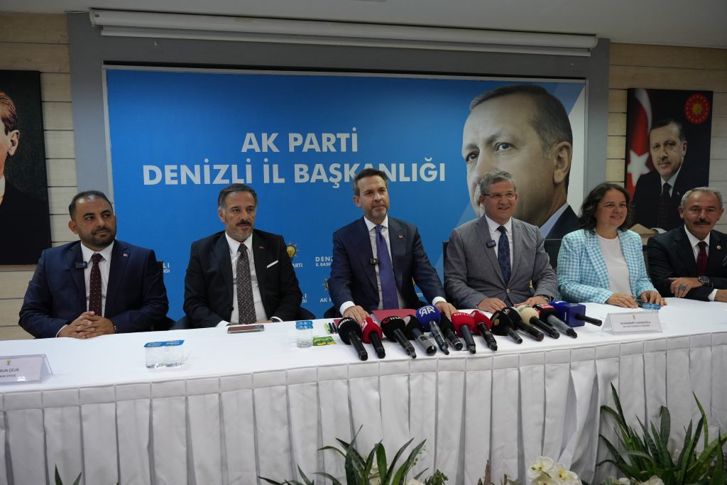 Denizli'de Konuşan Bakan Bayraktar: AK Parti Olarak Her Daim Sahadayız...