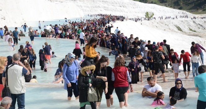 Pamukkale, 2025 Yılının En Çok Ziyaret Edilenler Listesi’nde 2. Oldu…