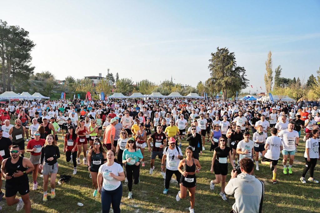Cumhuriyet Coşkusu, Pamukkale'de Maraton ve SOLOTÜRK Gösterisiyle Taçlandı…