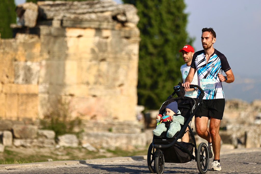 Cumhuriyet Coşkusu, Pamukkale'de Maraton ve SOLOTÜRK Gösterisiyle Taçlandı…