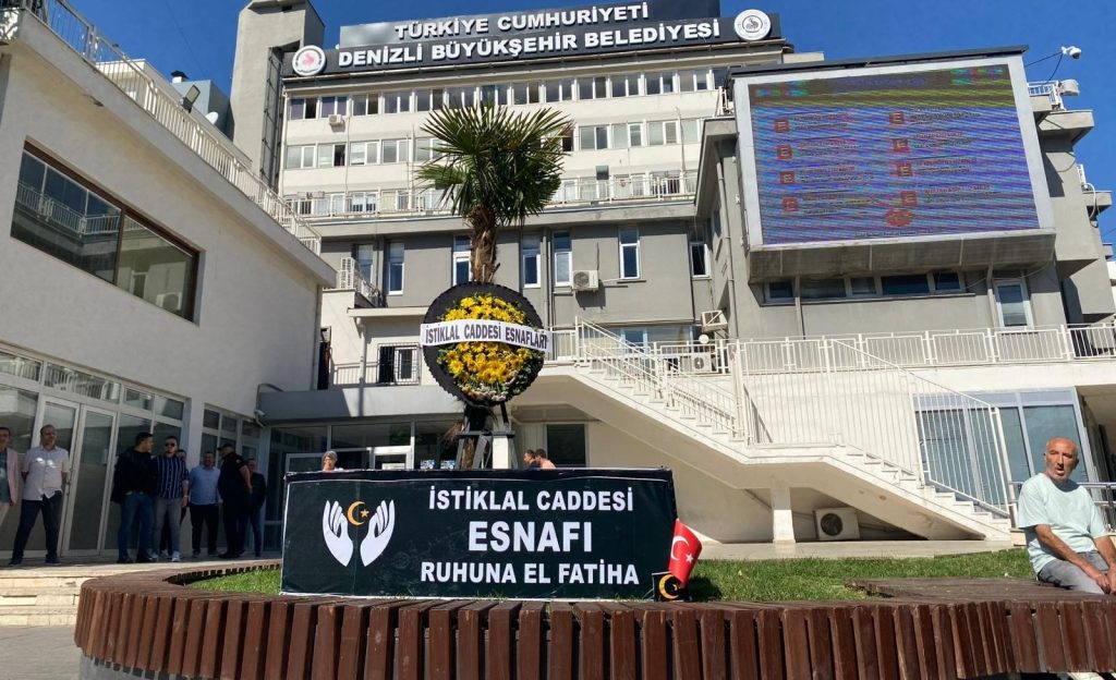 Denizli Büyükşehir Belediyesi'ne Tabutlu Protesto...