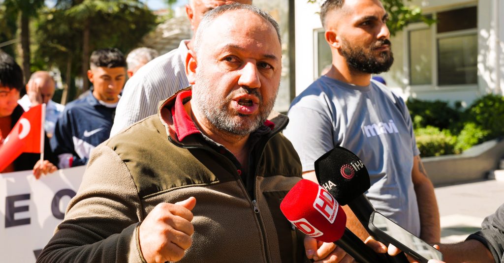 Denizli Büyükşehir Belediyesi'ne Tabutlu Protesto...