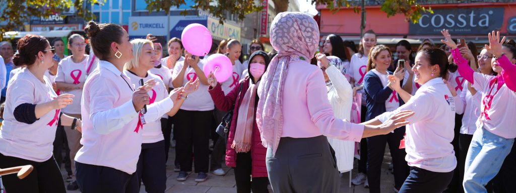 Denizli Egekent Hastanesi 'Pembe Yürüyüşle' Meme Kanserine Dikkat Çekti...