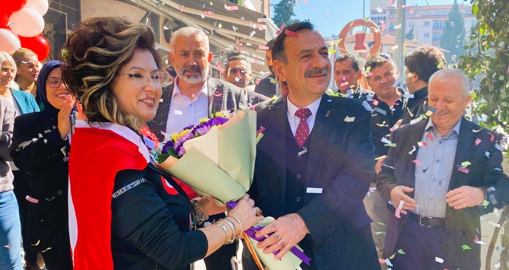 Denizlili Kadın Kuaför Dünya 2'ncisi Oldu...