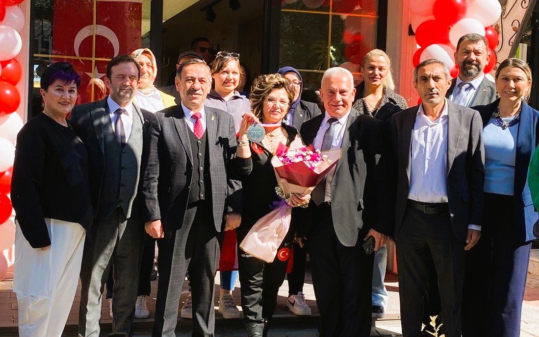 Denizlili Kadın Kuaför Dünya 2’ncisi Oldu…