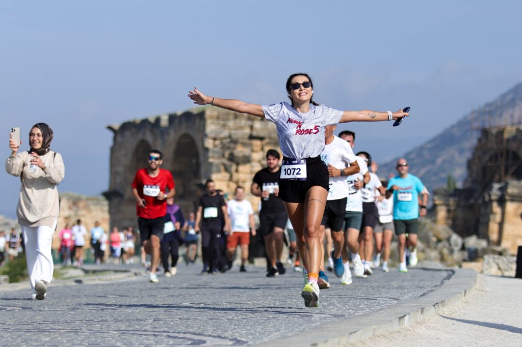 Cumhuriyet Coşkusu, Pamukkale'de Maraton ve SOLOTÜRK Gösterisiyle Taçlandı…