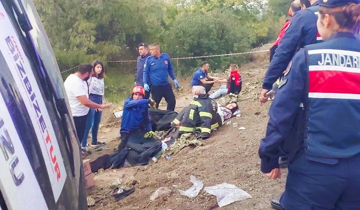 Buldan’da Otobüs Devrildi: 2 Ölü 31 Yaralı…