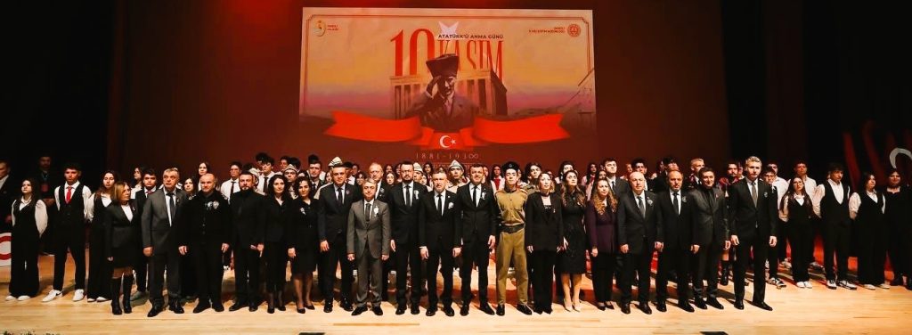 Denizli'de de Vatandaşlar Atalarını Sevgi ve Özlemle Yad Etti...