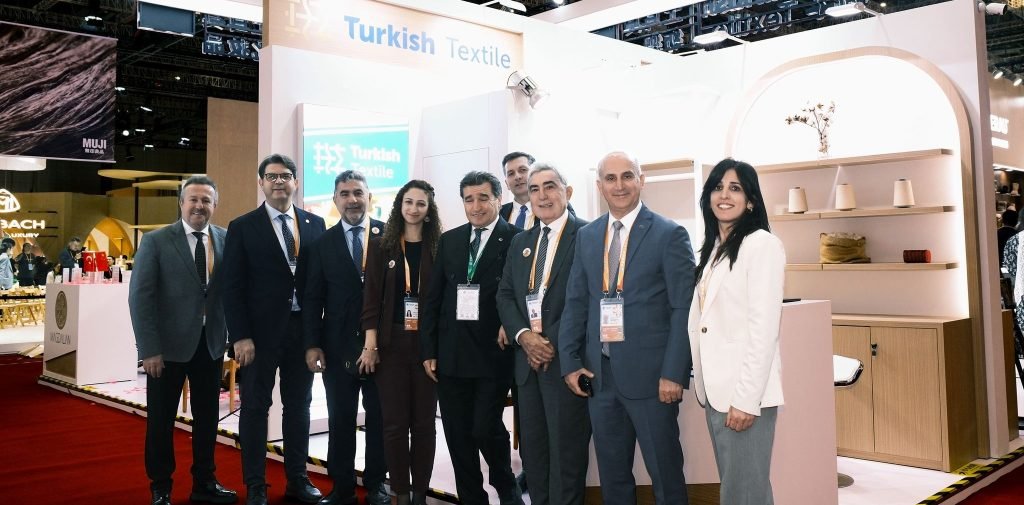 DENİB Başkanı Memişoğlu, Çin'deki Fuarda İhracatçıları Yalnız Bırakmadı...