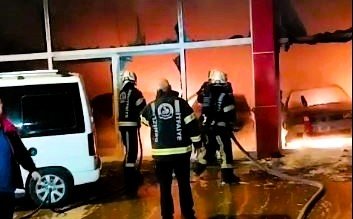 Denizli'de Cinayetten Tutuklanan Kişinin, Galerisi Kundaklandı...