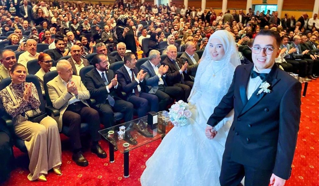 Denizli, Tebrik Kuyruklarına Sahne Olan ve 25 Şahitle Kıyılan Bu Nikahı Konuşuyor...