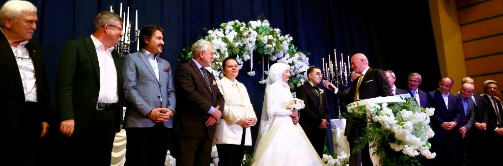 Denizli, Tebrik Kuyruklarına Sahne Olan ve 25 Şahitle Kıyılan Bu Nikahı Konuşuyor...
