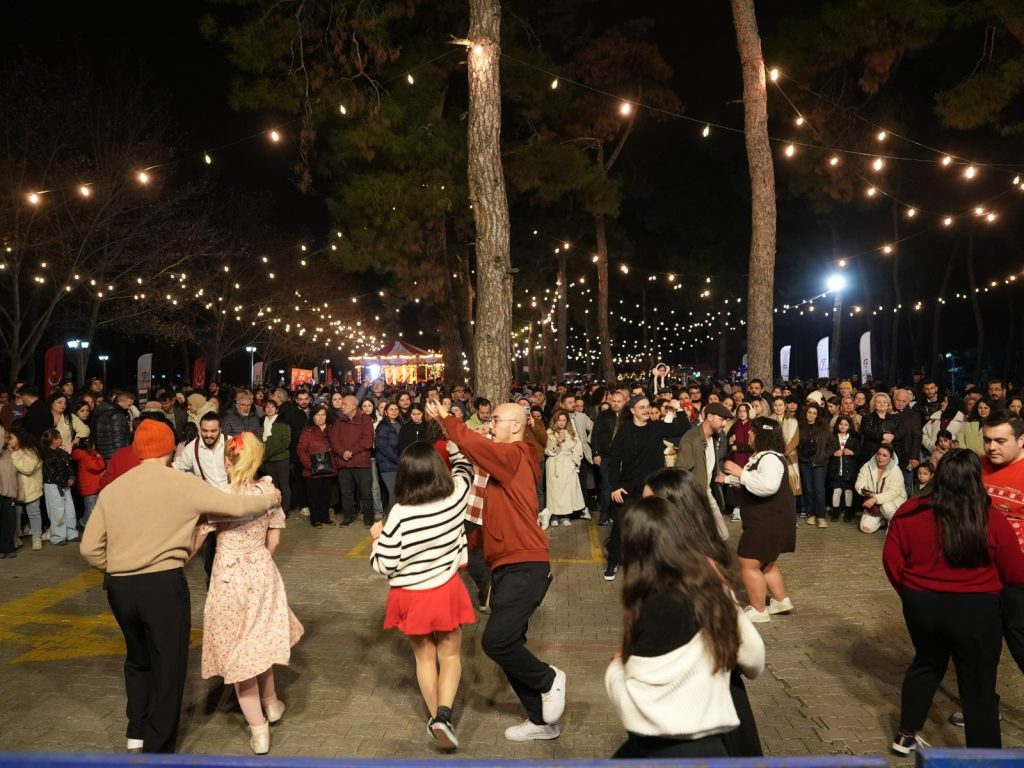 Denizli Büyükşehir Tarafından Organize Edilen Yılbaşı Festivali Büyük İlgi Görüyor...