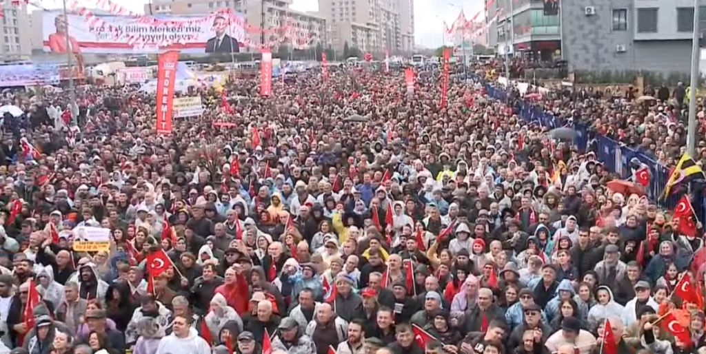 Özgür Özel Denizli’den Seslendi: Emekliyi, Yoksulu ve Geleceği Savunacağız...