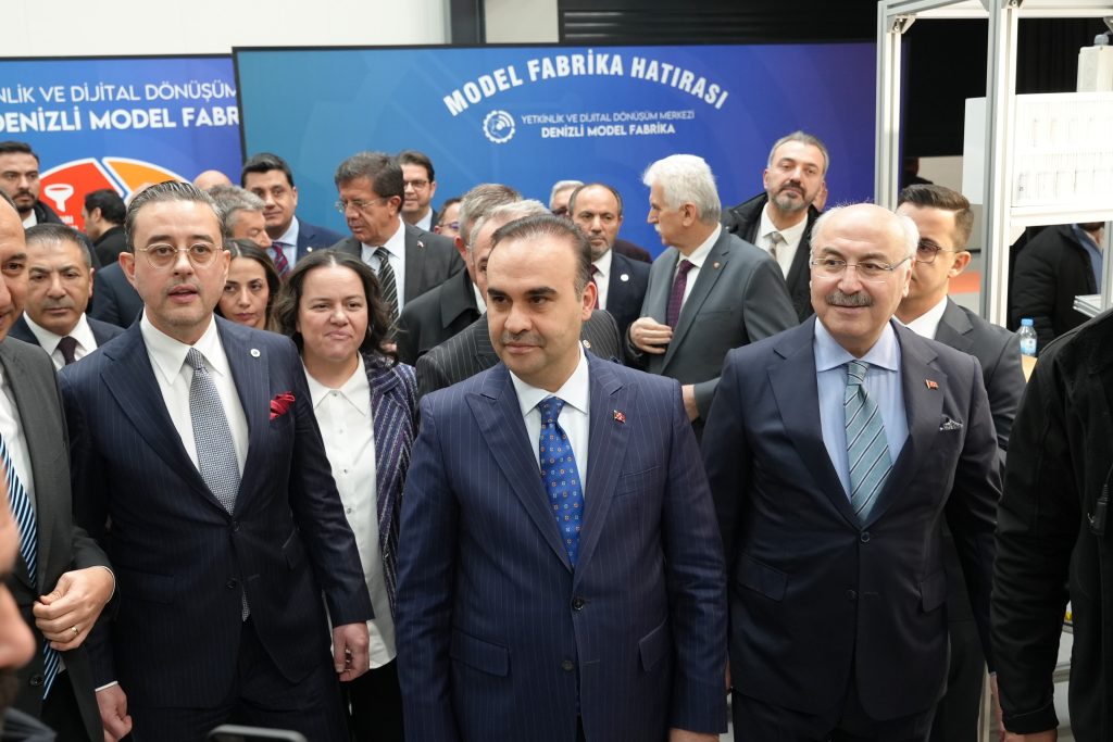Bakan Kacır, Denizli DSO Model Fabrika'nın Açılışını Yaptı...
