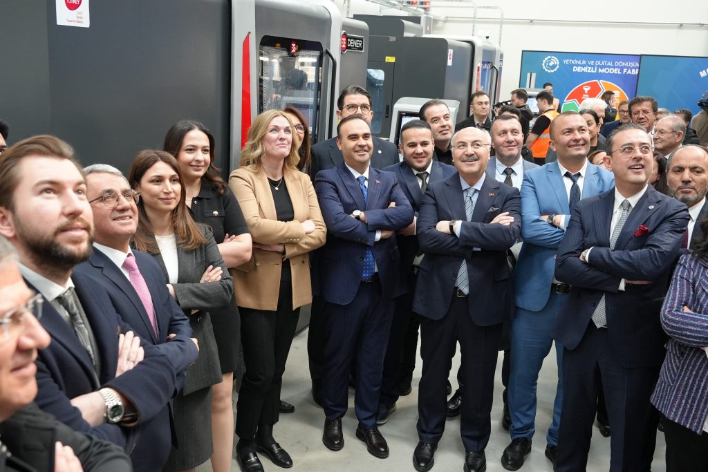Bakan Kacır, Denizli DSO Model Fabrika'nın Açılışını Yaptı...