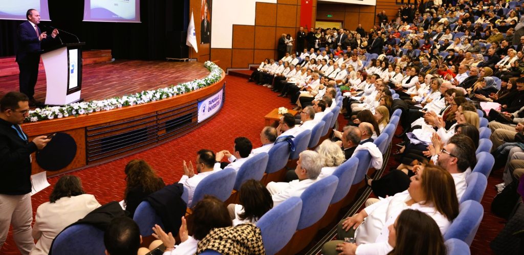 PAÜ Tıp Fakültesi Öğrencileri, Beyaz Önlüklerini Rektör Güngör’ün Katılımıyla Giydi...