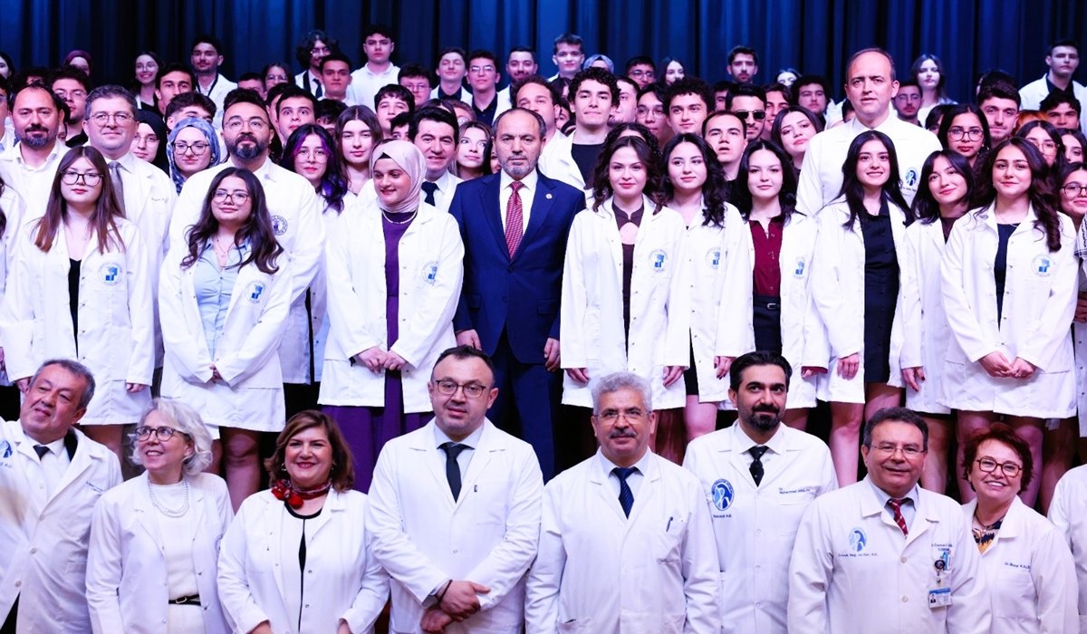 PAÜ Tıp Fakültesi Öğrencileri, Beyaz Önlüklerini Rektör Güngör’ün Katılımıyla Giydi…