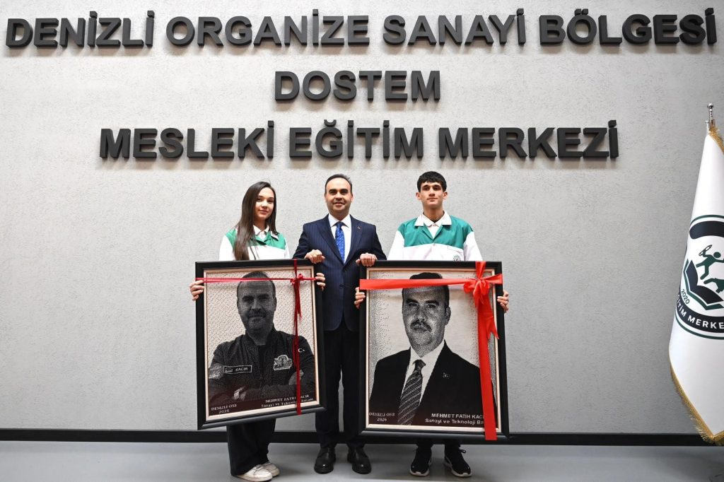 Bakan Kacır, DOSTEM Öğrencileriyle Bir Araya Geldi...