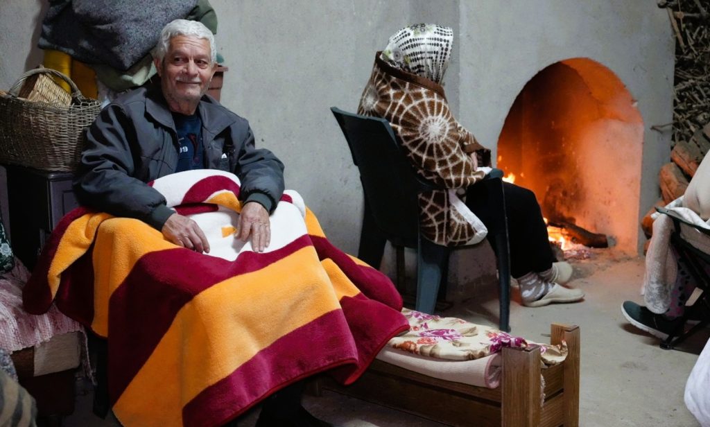 Denizlililer, 150'yi Aşan Artçı Depremler Yüzünden Geceyi Dışarıda Geçiriyor...