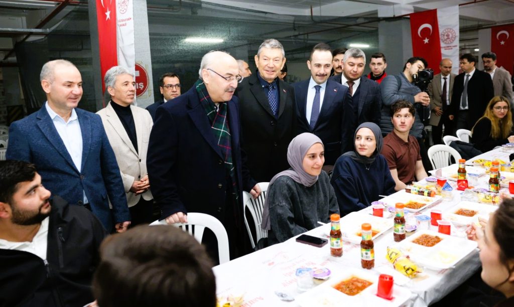 Denizli OSB'de, Baltalı Grup Ev Sahipliğinde 3 Bin Kişi İftarını Açtı...