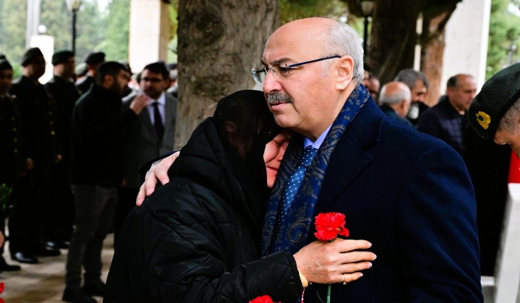 Denizli Valisi Köşger Şehit Aileleri ve Kimsesiz Çocuklarla Bayramlaştı...
