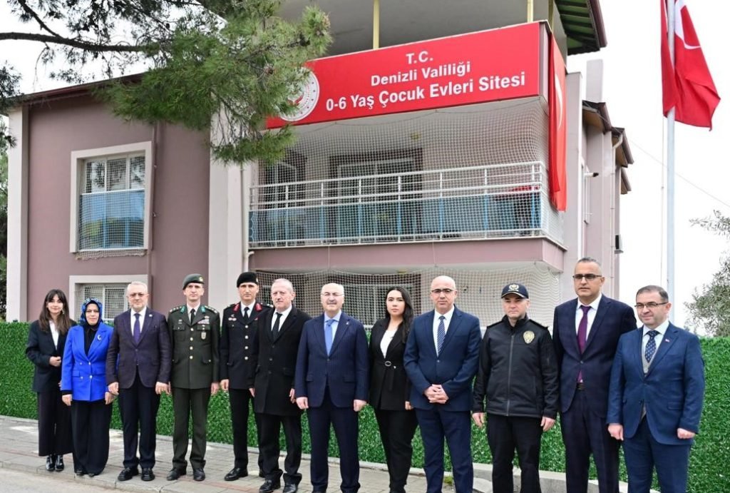 Denizli Valisi Köşger Şehit Aileleri ve Kimsesiz Çocuklarla Bayramlaştı...
