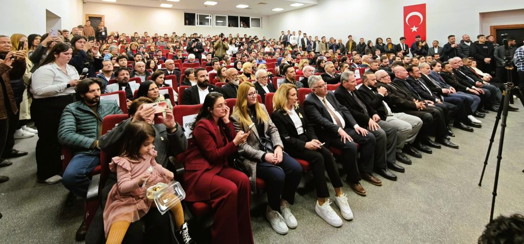 Denizlili Gençler, Zafer Partisi Genel Başkanı Özdağ'ı Soru Yağmuruna Tuttu...